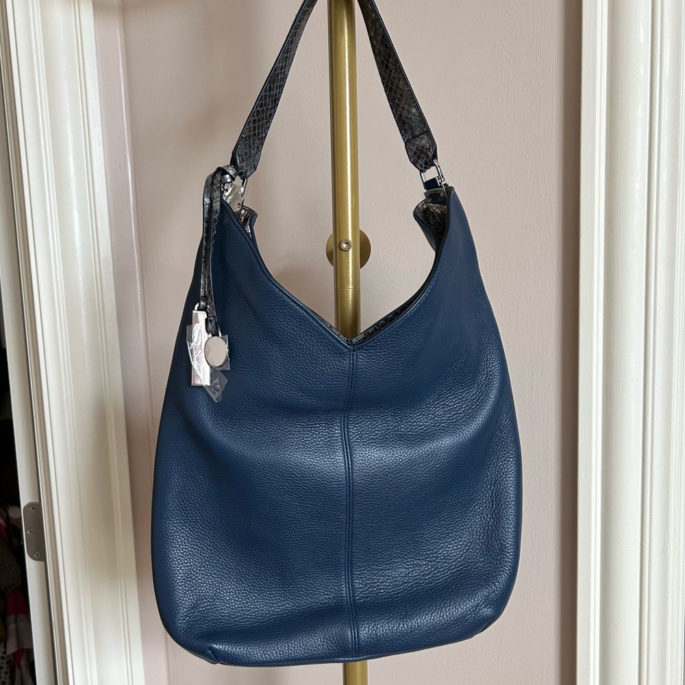 NWOT G.I.L.I. Navy Pebbled Leather Hobo Bag
